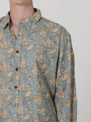 Rustic Petals Men's Indian cotton shirt - arm